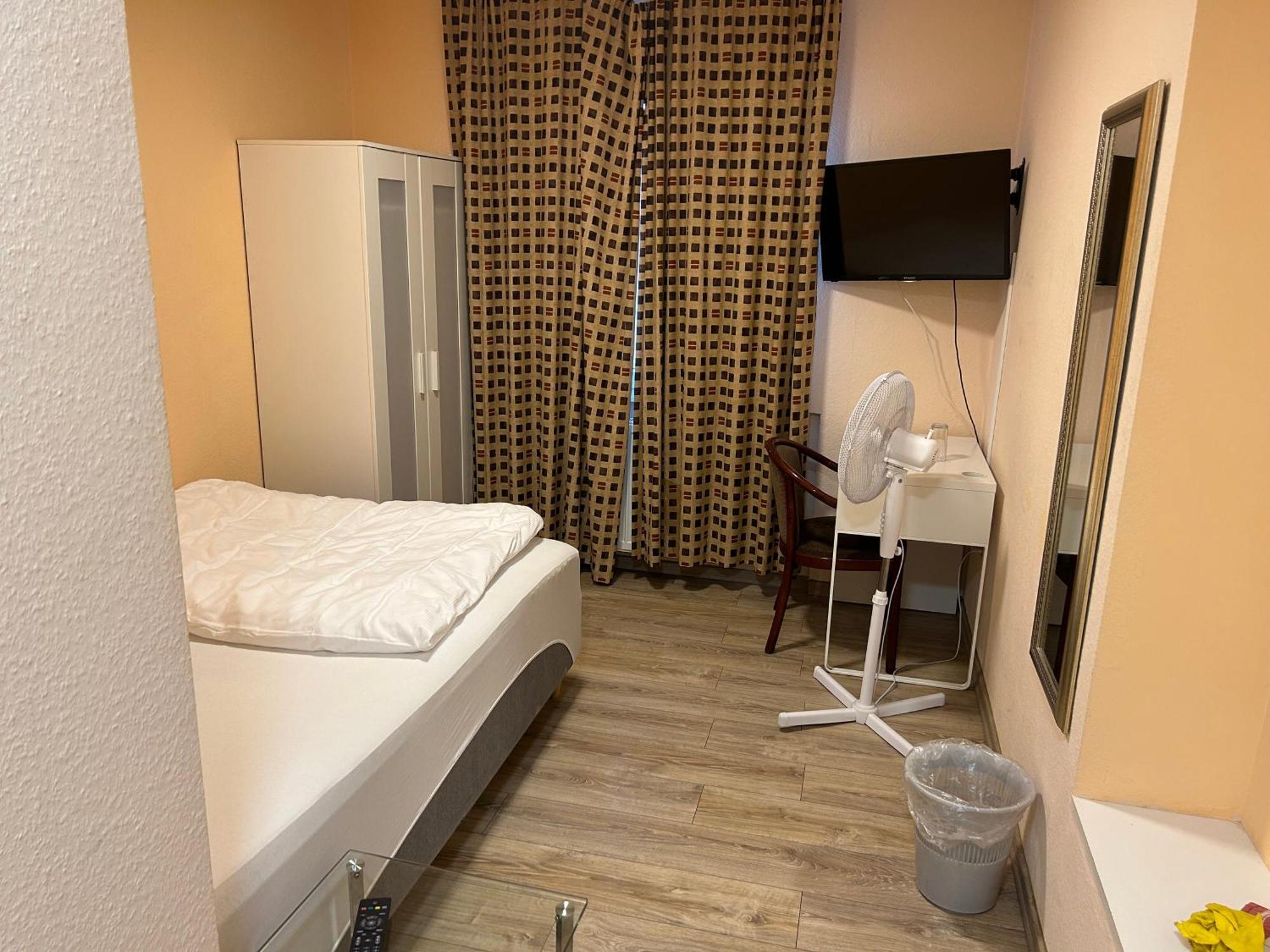 Relax Hotel-Ludwigshafen Dış mekan fotoğraf