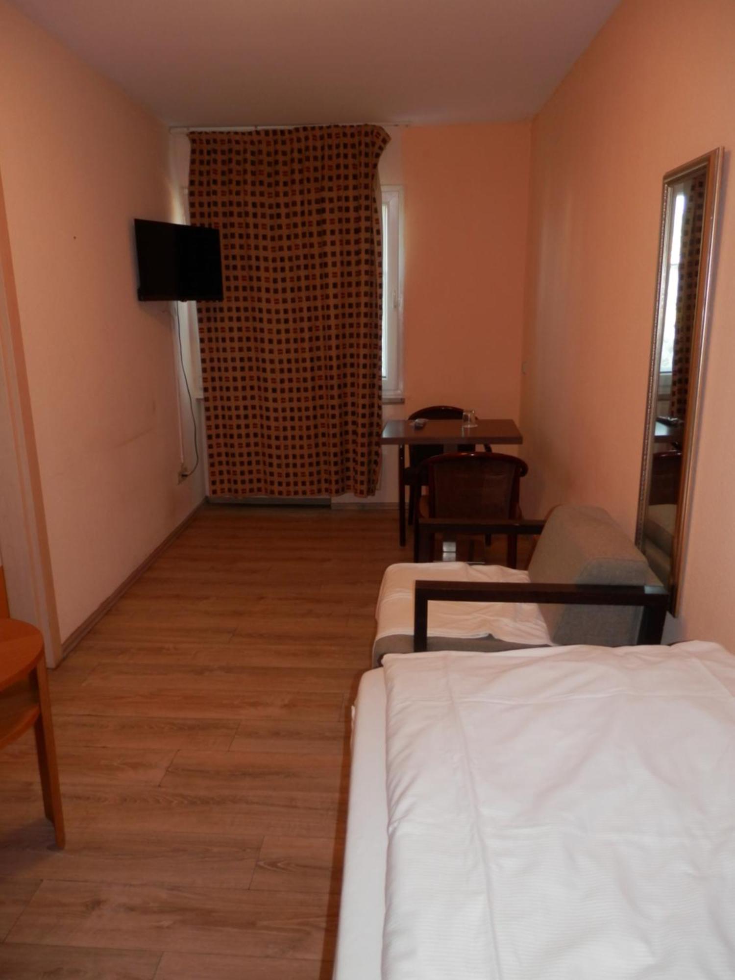 Relax Hotel-Ludwigshafen Dış mekan fotoğraf